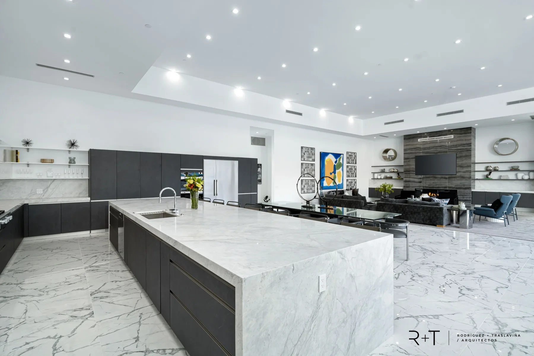 BC Condominium · 18